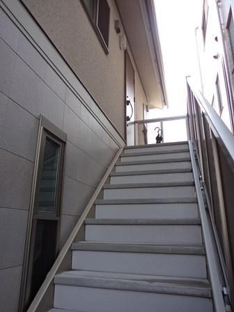 階段(共用玄関は2階)