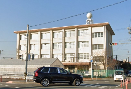 松阪市立てい水小学校（323m）