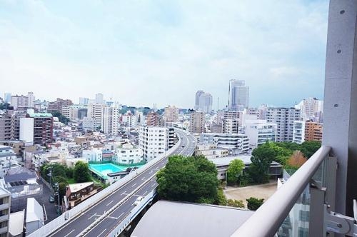 バルコニーは日当りがよく東京を眺望することができます。