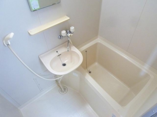 お風呂には洗面台付きでもちろんバストイレ別(*^^)v
