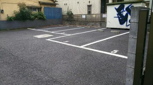 八日町周辺の平置きの月極駐車場は「松宮駐車場」のみのご紹介となりました。の画像1