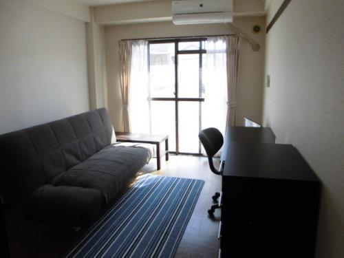 八王子駅南口から徒歩9分の家電家具付きの「サンハイツ子安203号室」3月下旬には入居可能です。の画像1